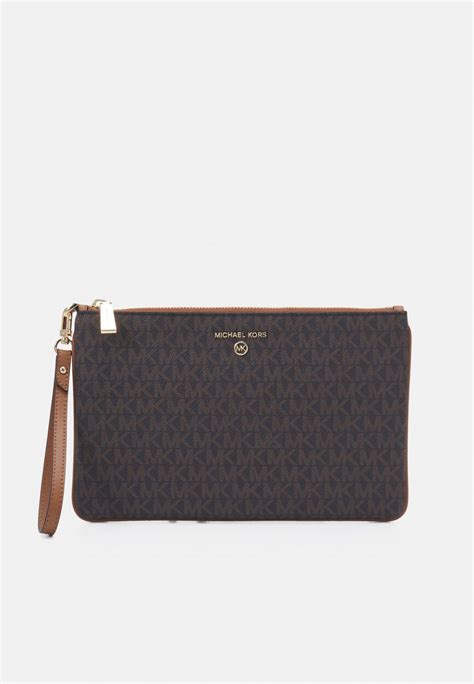 michael kors dames clutch bruin|michael kors wristlets.